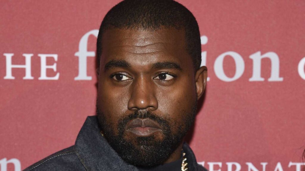 Kanye West y su novia fueron amonestados tras tener intimidad en un bote veneciano