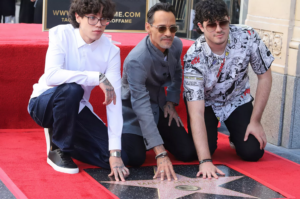 Marc Anthony recibe su estrella en el Paseo de la Fama de Hollywood ⭐️????