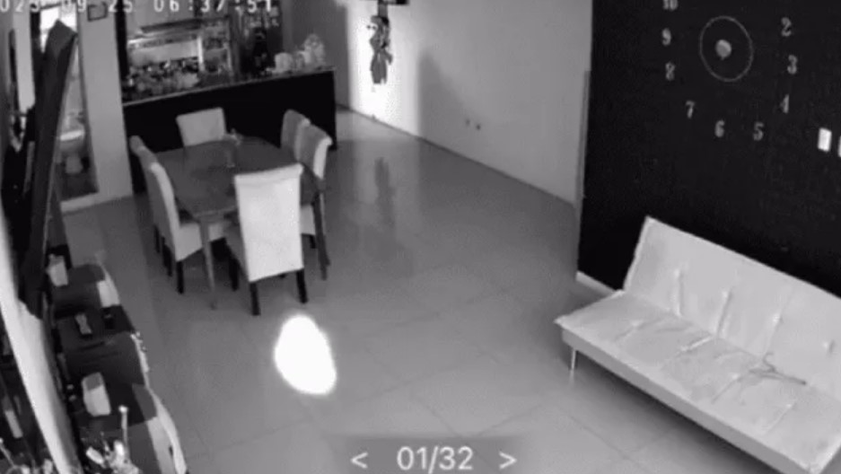 Tras la muerte de su tío se activó la alarma de su casa y cuando revisó el video quedó anonadado