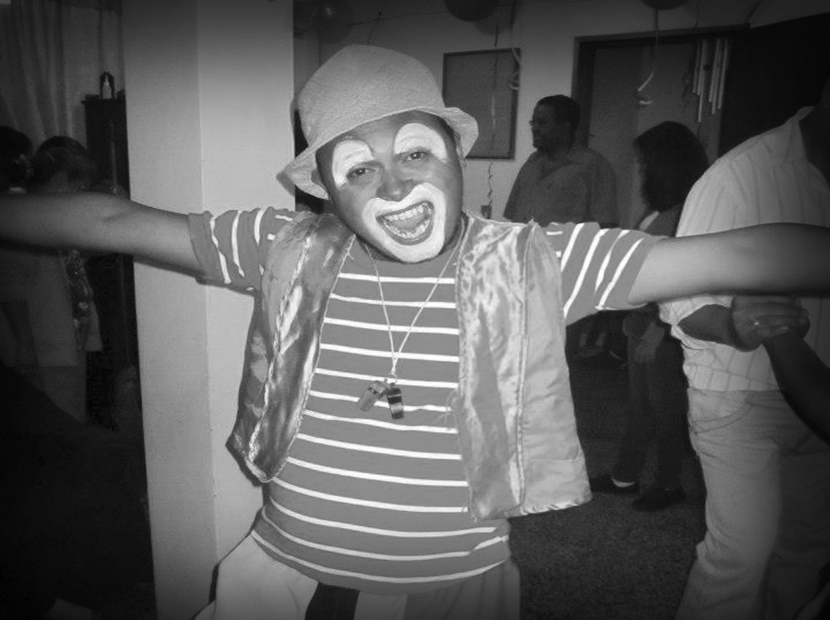 El hombre que se disfrazó de payaso para fiesta infantil y descubrió que su mujer le era infiel con su hermano