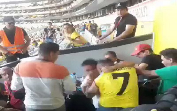 La pelea que protagonizaron periodistas deportivos en el palco de transmisión en pleno partido