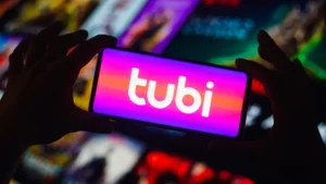 Tubi y ChatGPT ofrecerán recomendaciones de cine y televisión basadas en IA