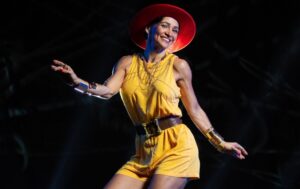 Conoce a la venezolana que a través del baile brinda amor y alegría