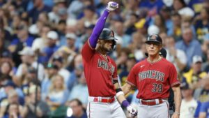 Arizona barre a Milwaukee y avanza a la Serie Divisional