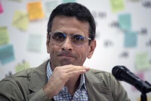 Henrique Capriles se retira de las primarias