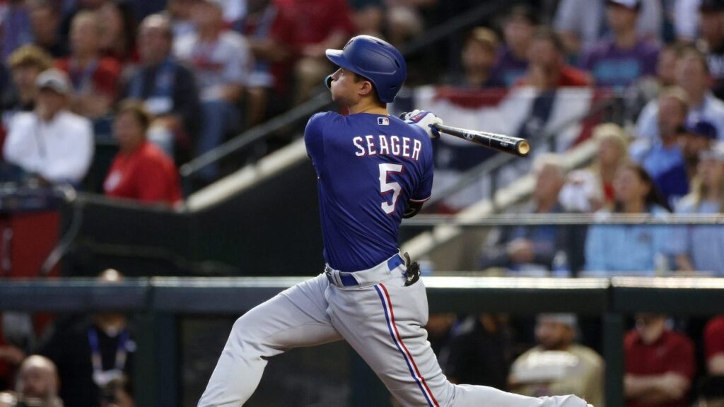 Texas mantiene su invicto fuera de casa y está a 2 de hacer historia