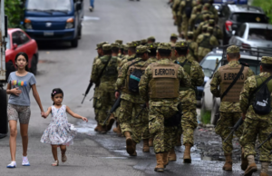 Bukele despliega 4.000 militares y policías en busca de pandilleros en El Salvador