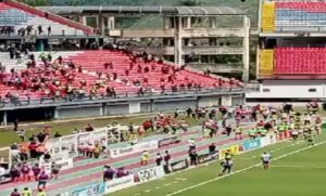 Suspendieron partido entre Estudiantes de Mérida y Táchira por violencia en el estadio de los fanáticos (Video)