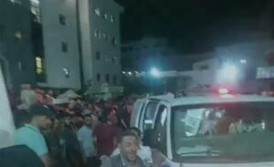 Bombardeo a las puertas de un hospital de Gaza causa cientos de muertos y heridos