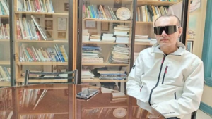 La historia del médico que quiere acabar con el flagelo de la xenofobia contra los venezolanos en Chile