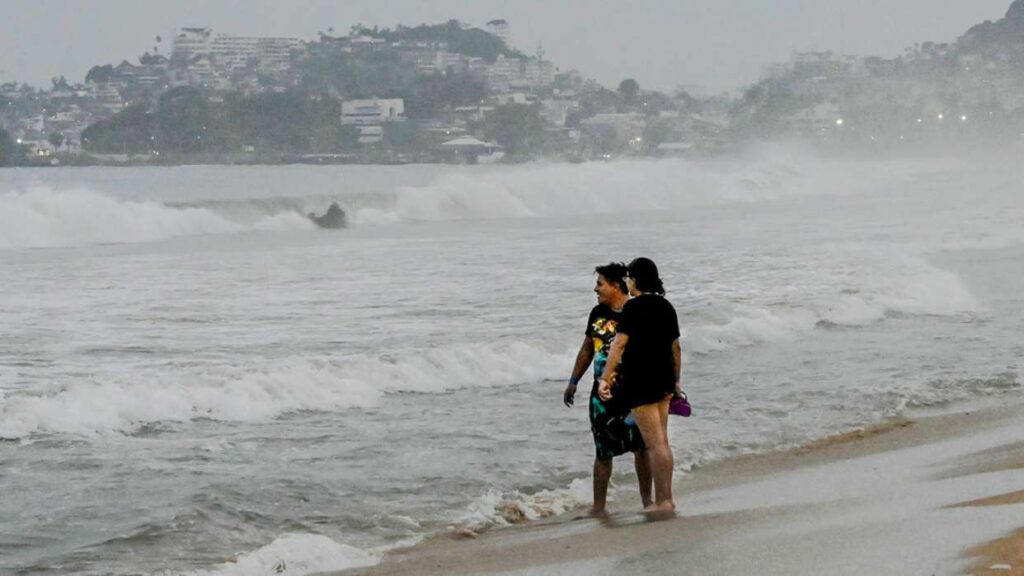 El huracán Otis, de categoría 5, toca tierra en México