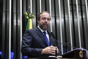 Brasil retoma de forma "inmediata" importación de energía venezolana