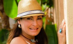 Conoce el humilde empleo con el que la actriz Alba Roversi se gana la vida en EEUU (Video)