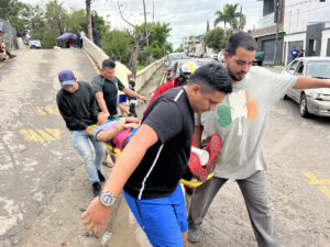 Migrantes salvan a venezolano en el río Bravo mientras crece la desesperación en México