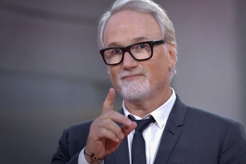 "Las salas de cine son lugares grasientos y malolientes". David Fincher asegura que Netflix es el futuro del séptimo arte y nos pide que dejemos atrás la nostalgia por la gran pantalla