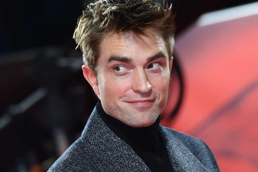 Robert Pattinson desvela aquella vez a en la que durmió durante meses en una barca hinchable: "Era mi único mueble"