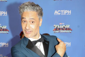 Taika Waititi reconoce que no tenía ningún interés en Thor ni en el Universo Marvel, pero acabó metido de lleno porque "era pobre"