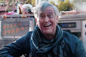 Bruce Campbell confirma que su personaje en la trilogía de 'Spider-Man' es el mismo que en 'Doctor Strange 2' y revela estar en negociaciones con Marvel