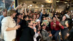 Los actores celebran en la ciudad el fin de la huelga de la SAG-AFTRA