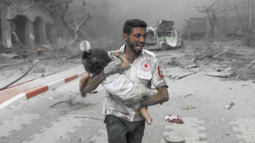 Las vidas de más de un millón de niños en Gaza penden de un hilo, advierte Unicef