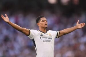 Real Madrid golea al Cádiz y se aferra en la cima de LaLiga