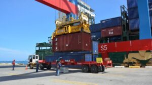 Reportan retraso en llegada de mercancía navideña al puerto de La Guaira