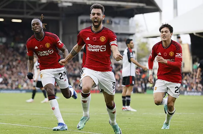 Gol salvador de Bruno Fernandes da la victoria al Manchester United