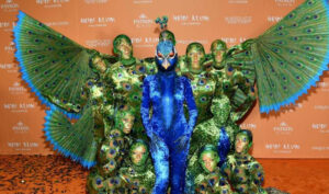 El esperado disfráz de Heidi Klum incluyó al Cirque Du Soleil