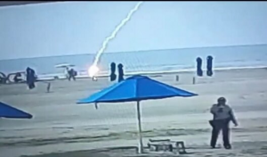 Muere venezolana tras ser alcanzada por un rayo en una playa de Cartagena