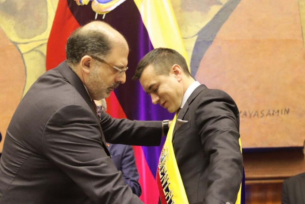 Daniel Noboa asume la presidencia de Ecuador