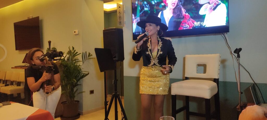 Mary Olga Rodríguez con un Corazón Ranchero sinfónico