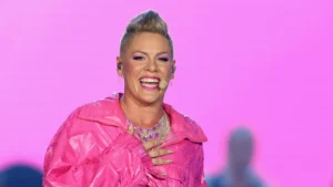 Pink regalará libros prohibidos en sus próximos conciertos 📖🎶