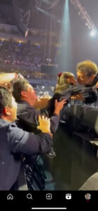 Luis Miguel enfrenta graves acusaciones tras besar a una niña en su concierto