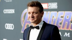 Jeremy Renner celebra los 10 meses de recuperación tras su accidente con una quitanieves: "Sigo empujando"