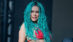 La primera fanática en cola para comprar entradas al concierto de Karol G denuncia fraude