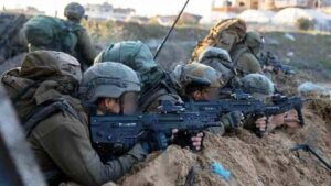 Israel reivindica ataque contra ambulancias en Gaza y lo justifica con que Hamás "se esconde dentro de la población civil"