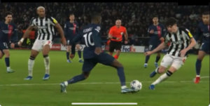 Kylian Mbappé empató con un penalty en tiempo de descuento frente al Newcastle y evitó la eliminación del PSG