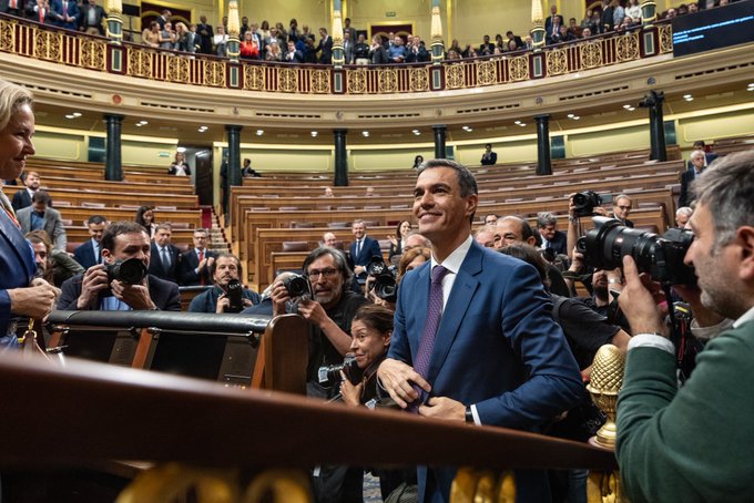 Sánchez es investido presidente del Gobierno por mayoría absoluta