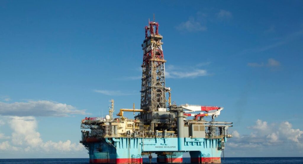 Petronas realiza descubrimiento de petróleo frente a las costas de Surinam