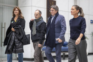 PSOE y Junts firman un acuerdo de investidura y legislatura y cierran la ley de amnistía para el 'procés'