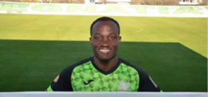 Muere futbolista Raphael Dwamena al desplomarse en pleno partido de la Liga Albanesa