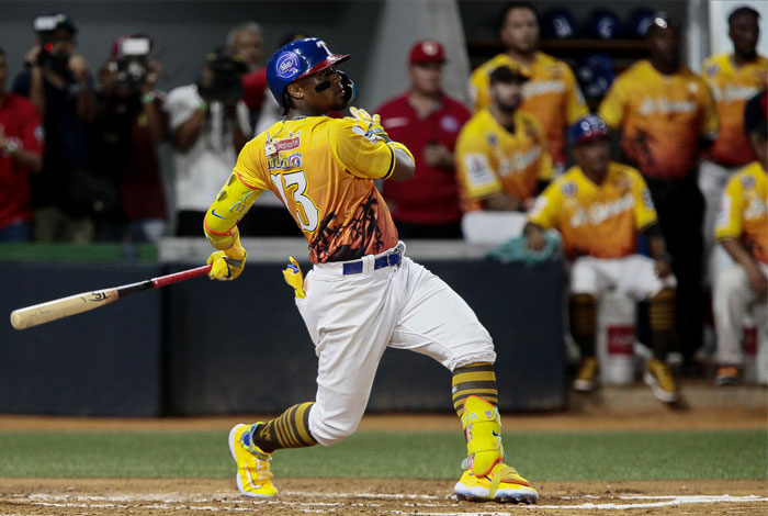 Ronald Acuña celebró en grande premio de MVP en su debut con La Guaira