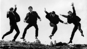 Los Beatles entran en el Hot 100 con "Now and Then", su primer éxito en el top 10 desde 1996