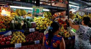Canastas Alimentaria Familiar bajó 0,4% en octubre y se ubicó en US$ 493,53, según el Cendas-FVM