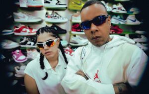 La salsa, el rap y la música urbana se unen en "Naiky", el tema en el que Mari se unió a Akapella