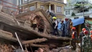 Más de 100 muertos deja un terremoto que sacudió a Nepal