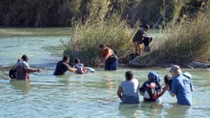 Patrulla fronteriza de EE UU salvó a migrantes de morir ahogados