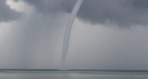 La impresionante tromba marina que apareció sobre el Lago de Maracaibo