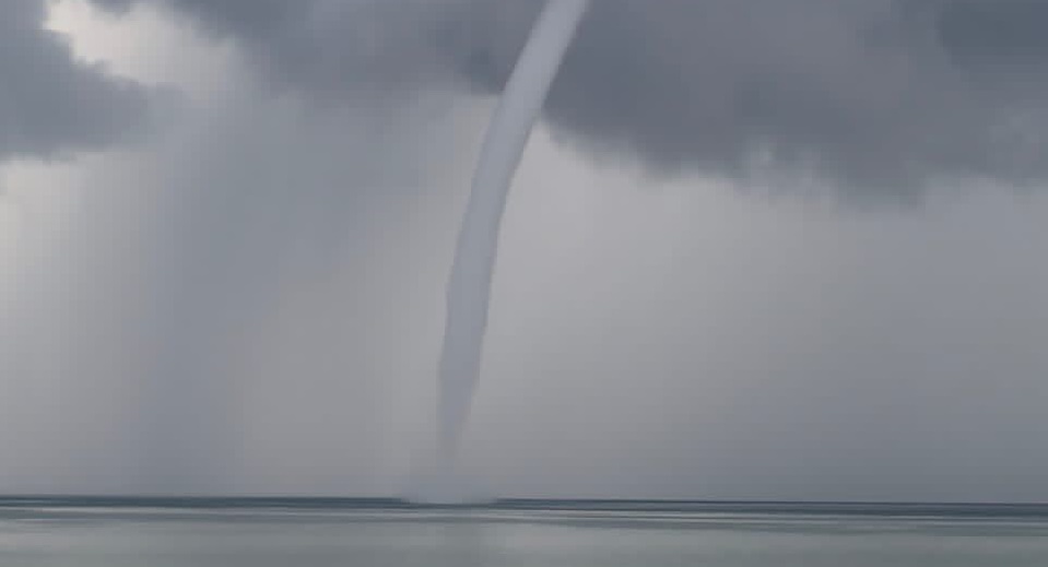 La impresionante tromba marina que apareció sobre el Lago de Maracaibo