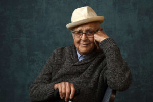 Muere a los 101 años Norman Lear. Adiós a la leyenda televisiva que cambió para siempre las sitcoms